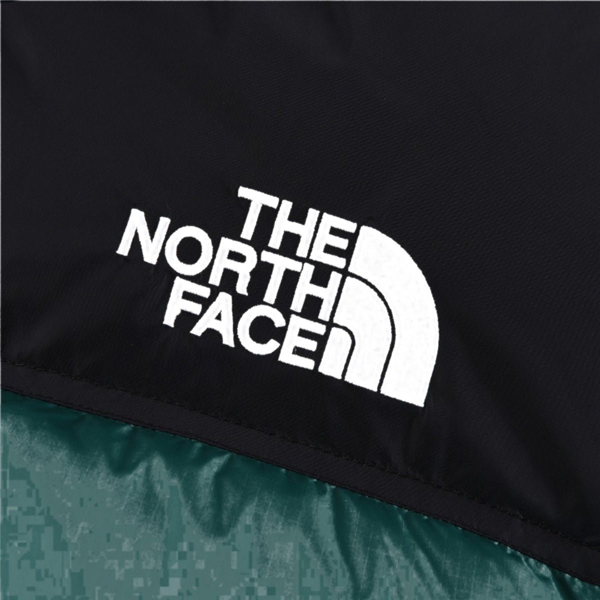 The North Face Puffer Jacket for All-Day Winter Wear