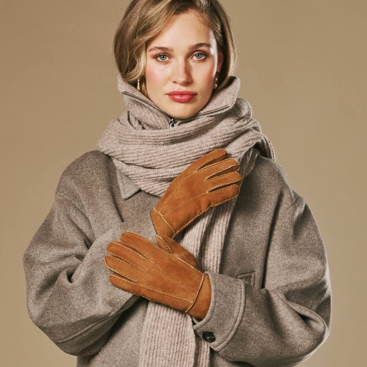 Roxanne (camel) - Women’s patchwork sheepskin gloves with warm sheep fur lining
