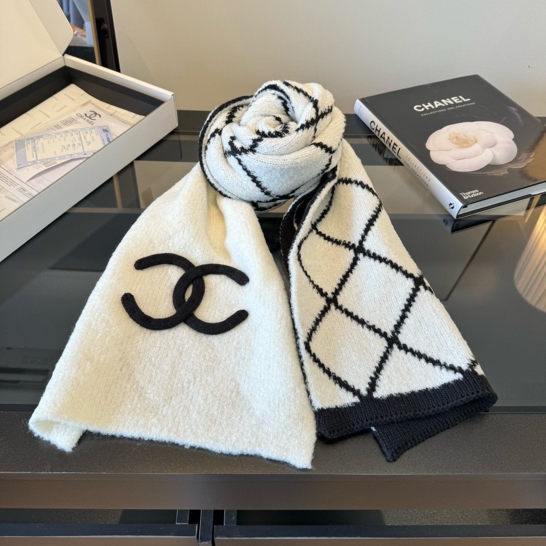 Chanel Black & Ivory Knit Scarf